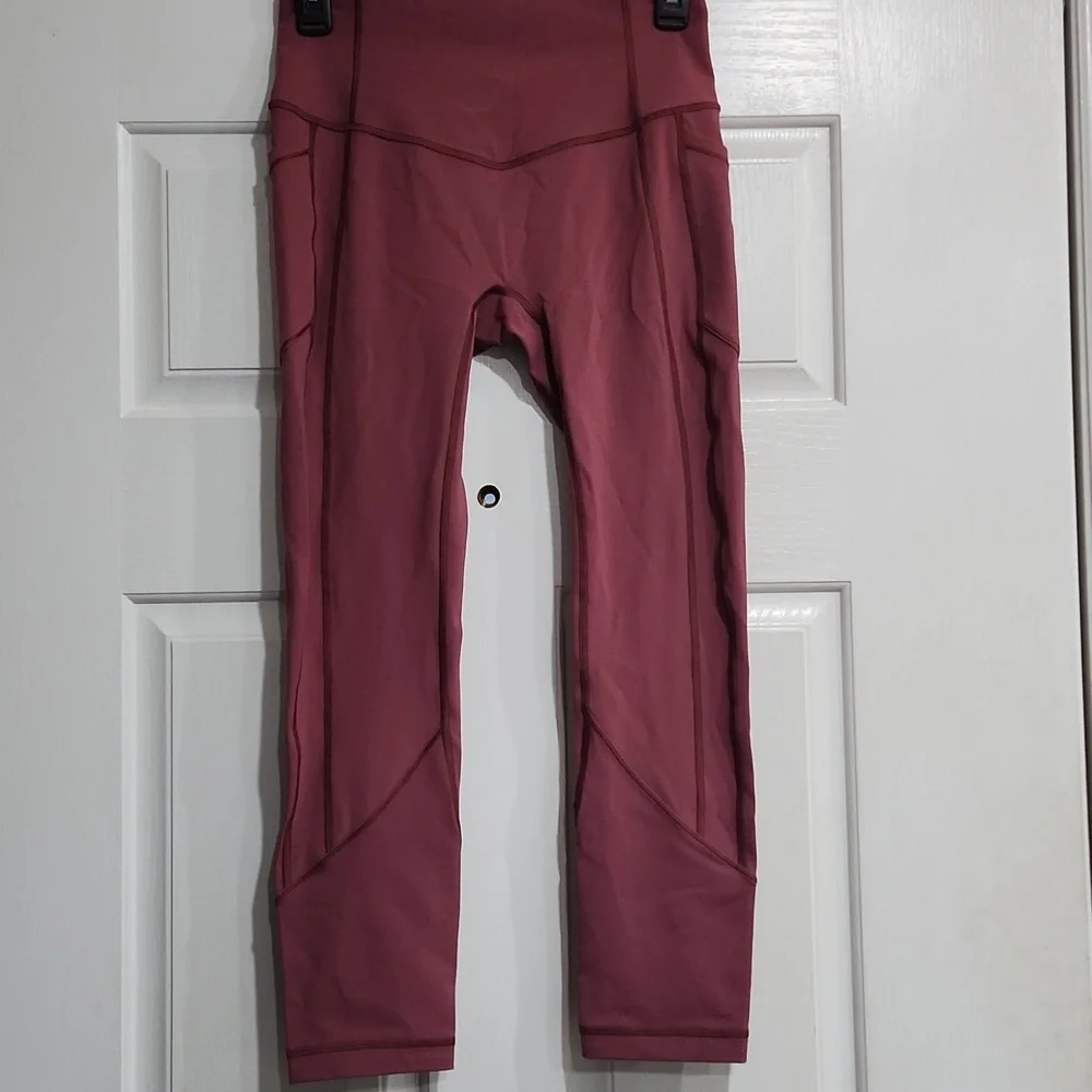 NWOT Lululemon All The Right Places Crop II *23